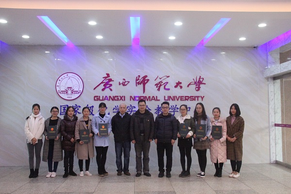 合影留念.JPG 合影留念.JPG