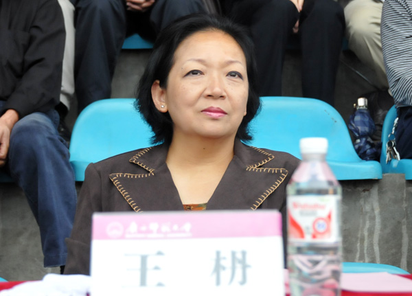 王枬书记观看军训汇报表演