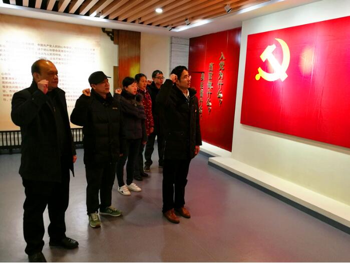 I:/桂林廉政教育基地/2/重温入党誓词.jpg