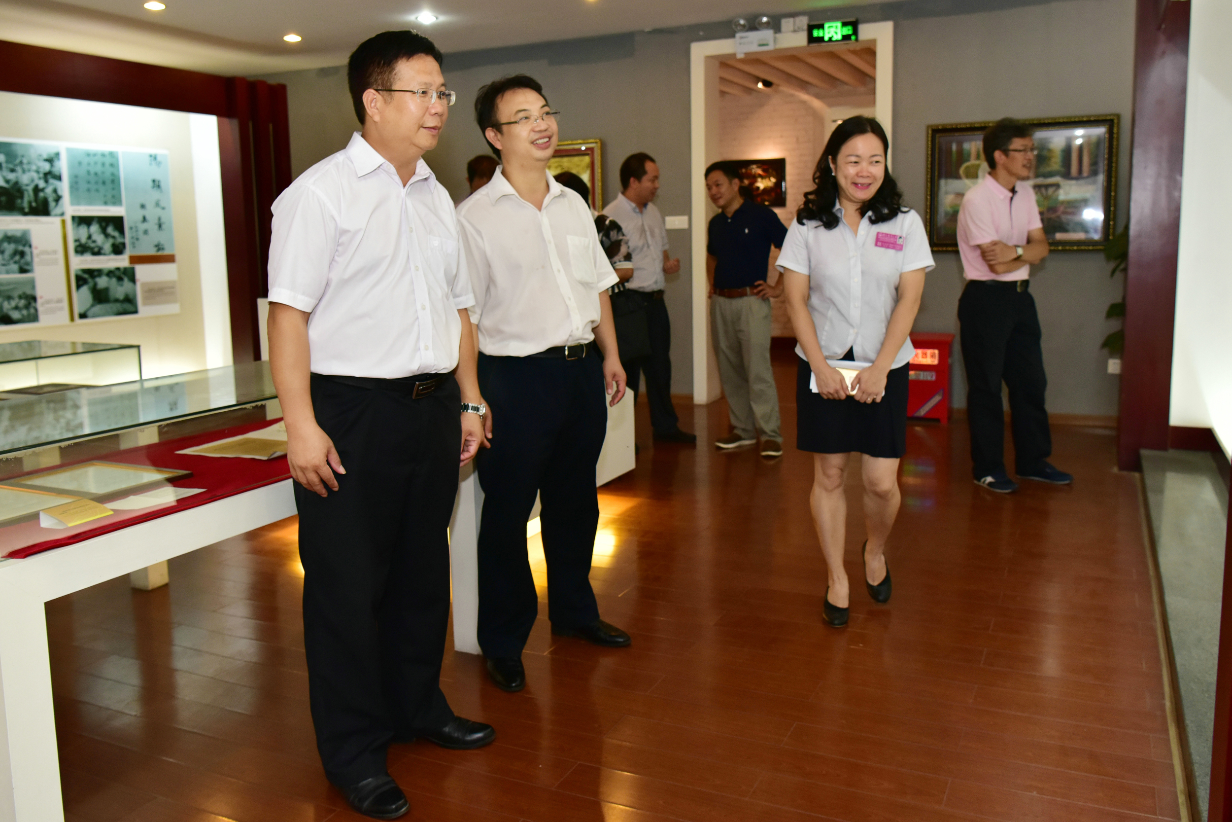 参观越南学校纪念馆 9(2).jpg