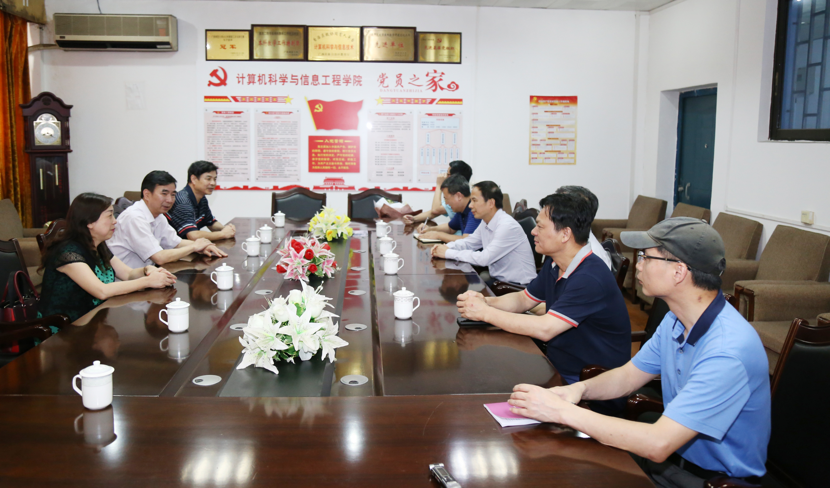 座谈交流99.jpg 座谈交流99.jpg