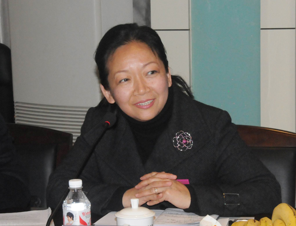 校党委书记王枬教授在会上讲话。
