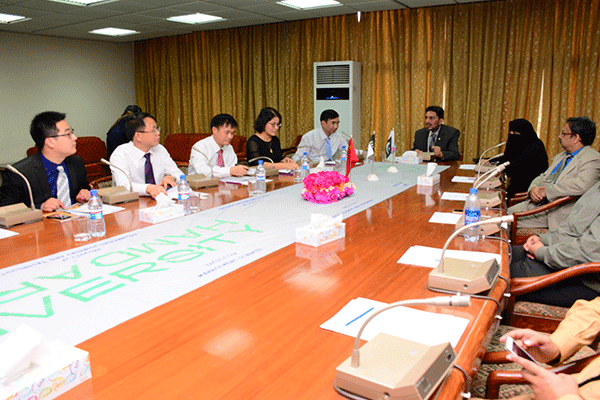 5.访问哈姆达德大学，双方举行工作会谈.png