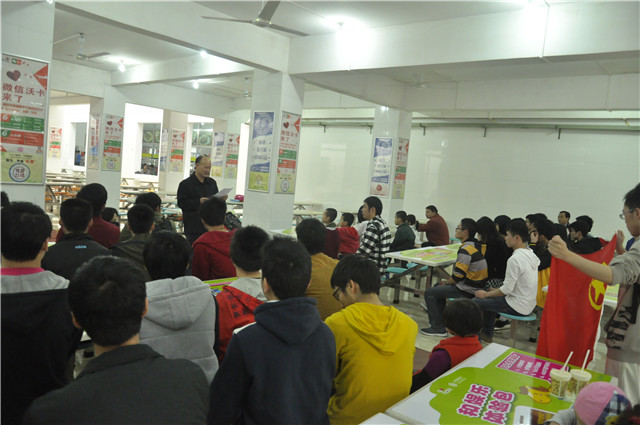后勤服务集团饮食中心书记向参加活动的同学提出几点要求