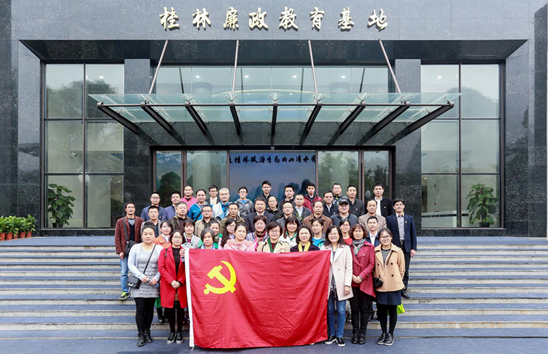 合影留念（龚信诚摄）.jpg