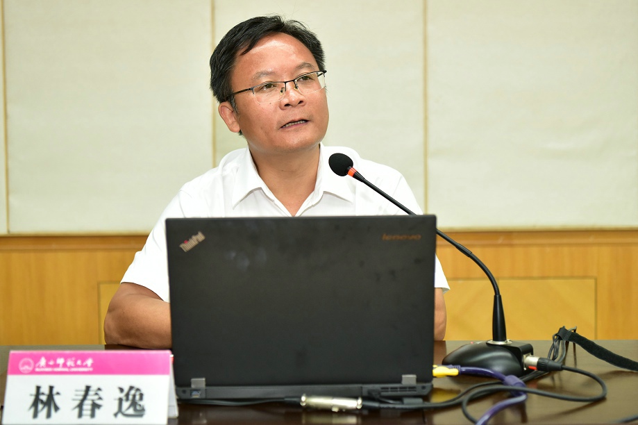 林春逸教授就就高校教师科研工作作专题讲座.JPG