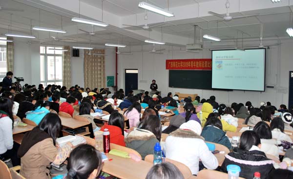 文科组比赛现场（学生记者 满德乐/摄 ）