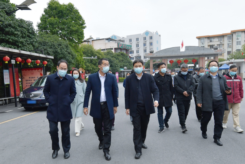 桂林市副市长龙杏华来校检查指导疫情防控和校园安全工作