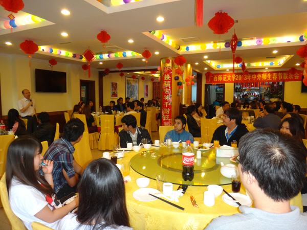 在留学生新年联欢会上,副校长 </div></div>
<!--新闻内容结束-->
<div class=