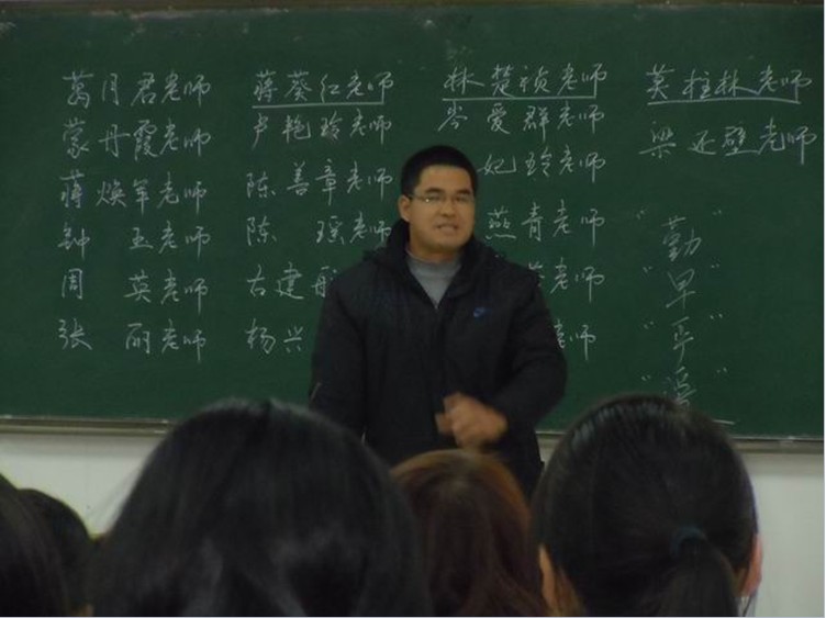 莫柱林老师向学生们传授班主任工作的心得