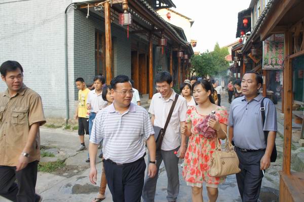 学院教师参观新农村，感受农村发展与变化