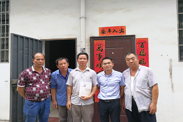 探访英烈家属 (2).jpg