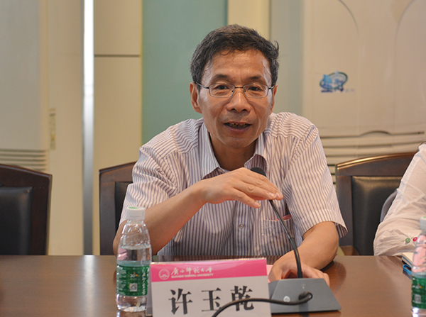 国家教育行政学院社会科学教研部主任许玉乾讲话（宣传部 王董 摄）