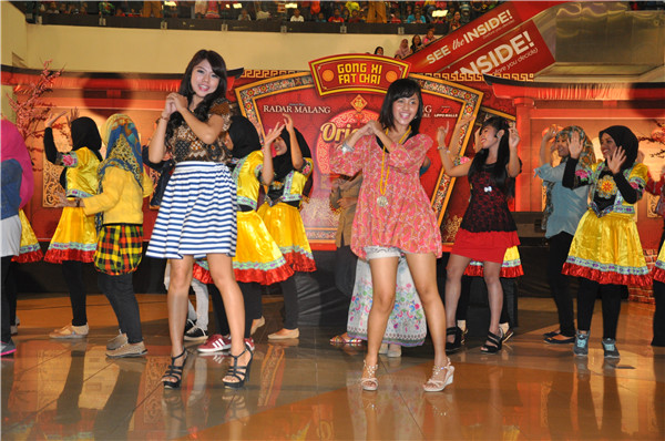 “快闪”精彩表演