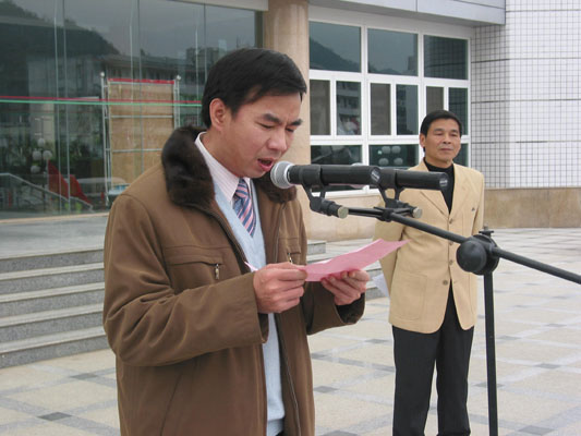 校长梁宏致词