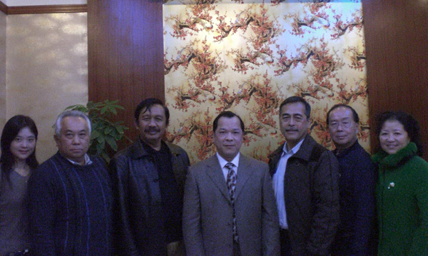 白晓军副校长与印尼玛拉拿达大学代表团合影。