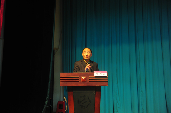 谭培文教授做辅导报告