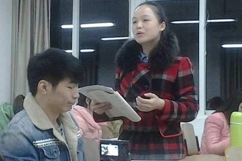 同学们积极评课