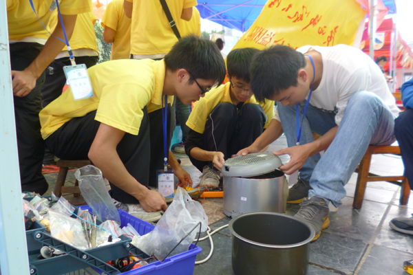 专心致志做维修