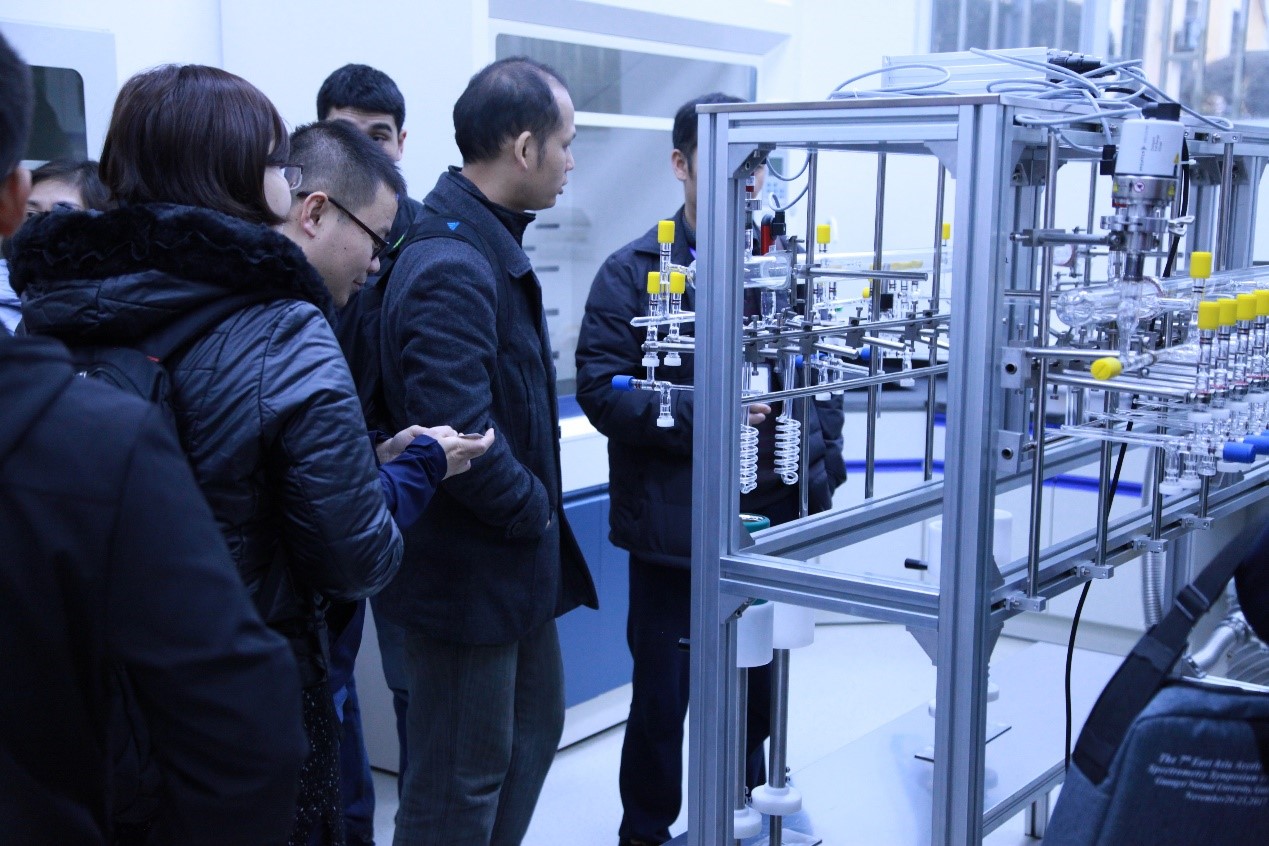 广西师范大学加速器质谱中心C-14纯化制备系统.jpg