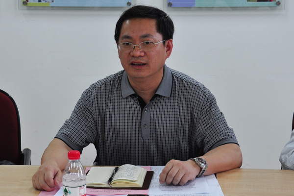 校党委副书记唐仁郭就“青春梦”、“师大梦”等话题与在座师生们交流