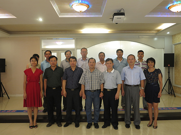 副校长白晓军一行与阳朔县校友会成员合影