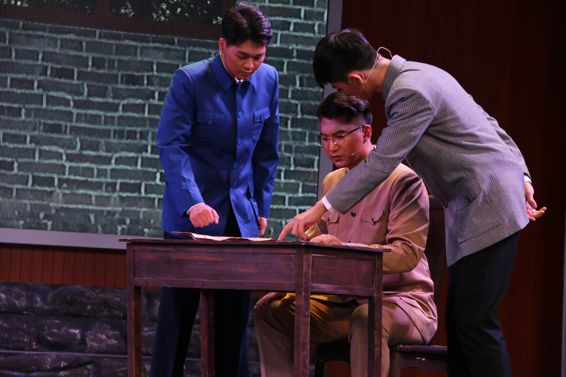 《杨东莼》话剧剧照 (2).JPG