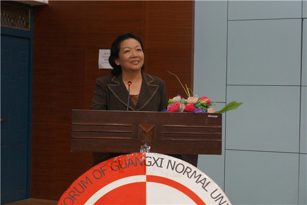 校党委书记王枬为独秀大讲坛“女大学生素养”系列讲座开讲