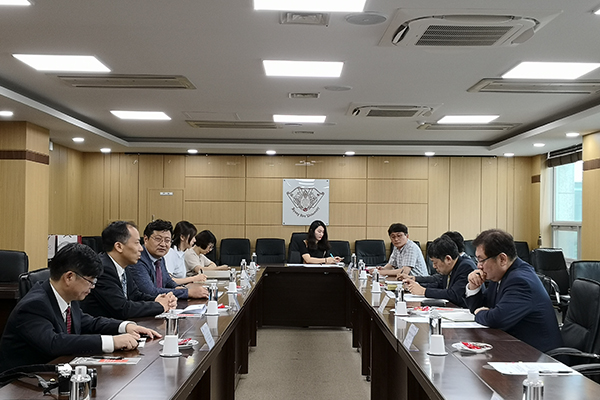 _0003_2. 与庆熙大学酒店观光学院进行座谈交流.jpg