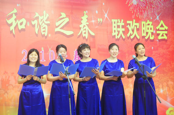 无伴奏小组唱《半个月亮爬上来》                    </div></div>
                                <!--新闻内容结束-->

                                <div class=