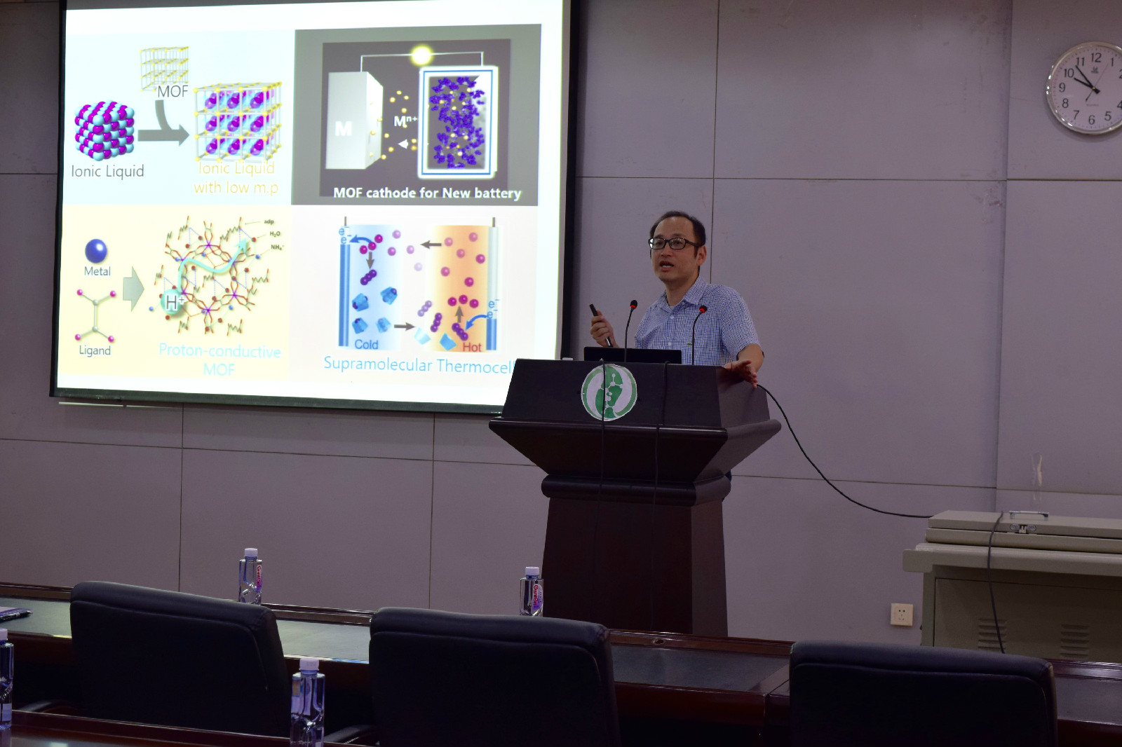 Teppei Yamada 教授在作学术报告.jpg