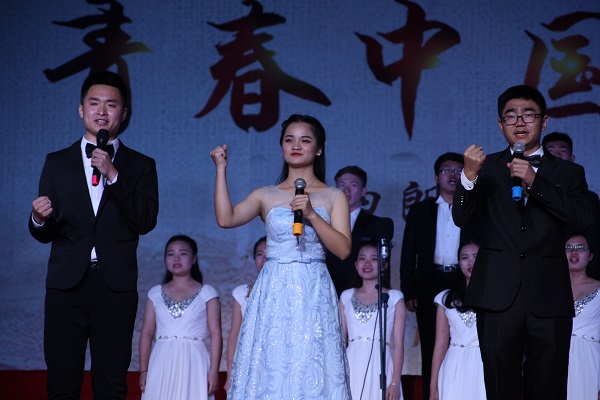 音乐学院《翻开五月的日历》.JPG