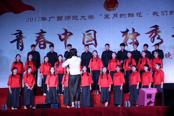 美术学院《我的祖国》.JPG