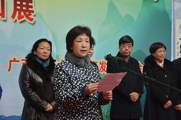 丁静在揭牌仪式上致辞（宣传部 王董 大学生通讯社 李显扬/摄））