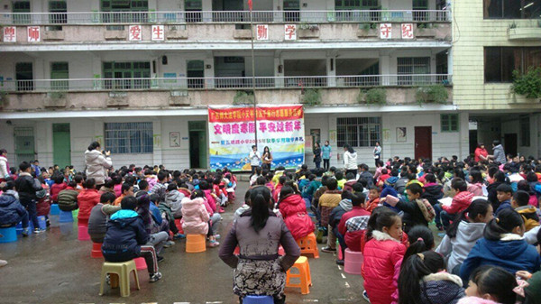 梧州五坊路小学普法现场