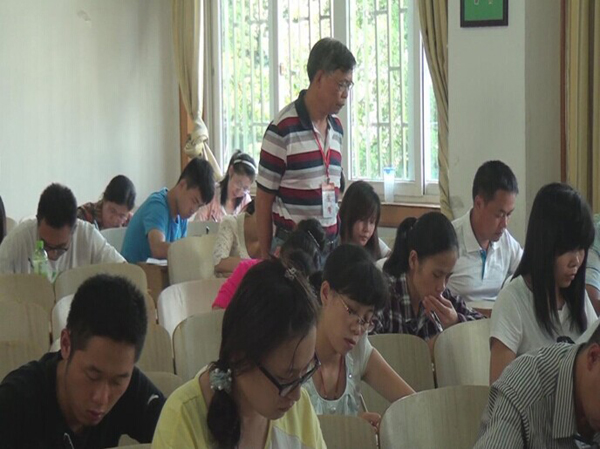 领导小组巡查考试现场