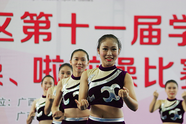 健美操北海市中学组代表队们，用青春和梦想展现出自己最的美丽一面（大学生通讯社 陈海波 摄）