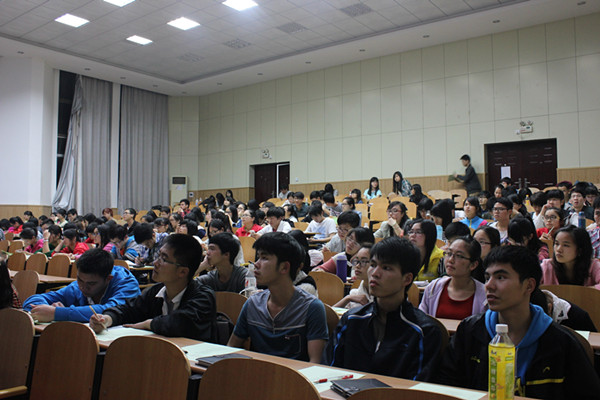 “五四”评优学生场现场（育才区）