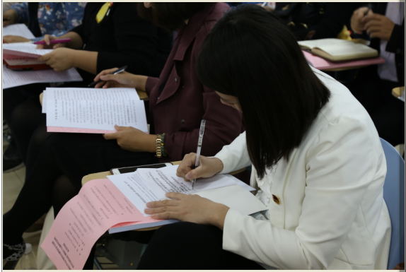 认真学习的团干.png