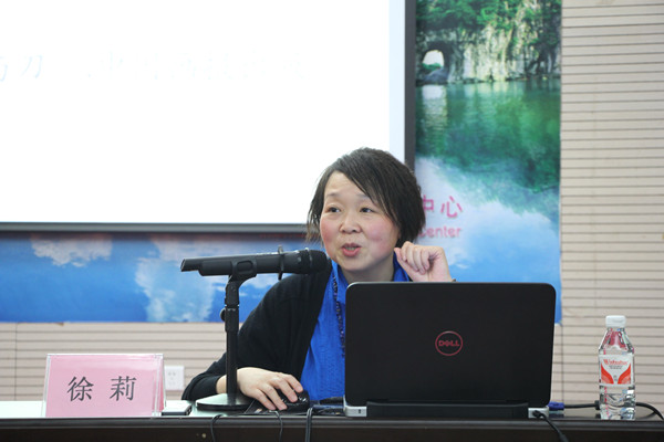 徐莉老师与同学们分享“美丽教师”的心得