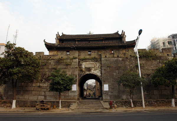 古道沿线的明代富川古城。