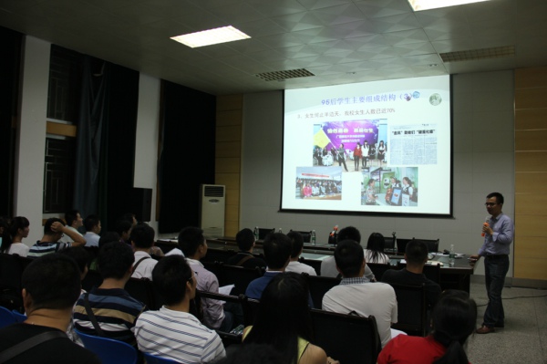 新生辅导员培训现场