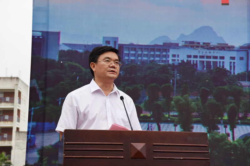 5自治区高校工委副书记满昌学为这次演练做了总结点评0_副本.jpg