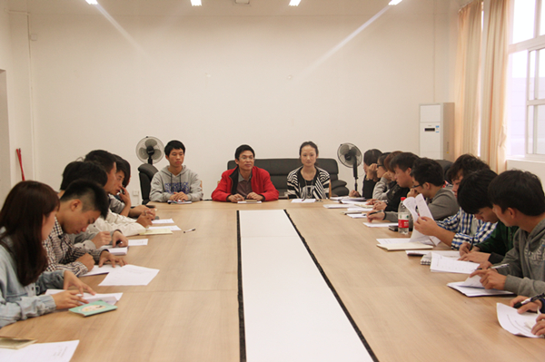 设计学院党的群众路线学生座谈 </div></div>
<!--新闻内容结束-->
<div class=