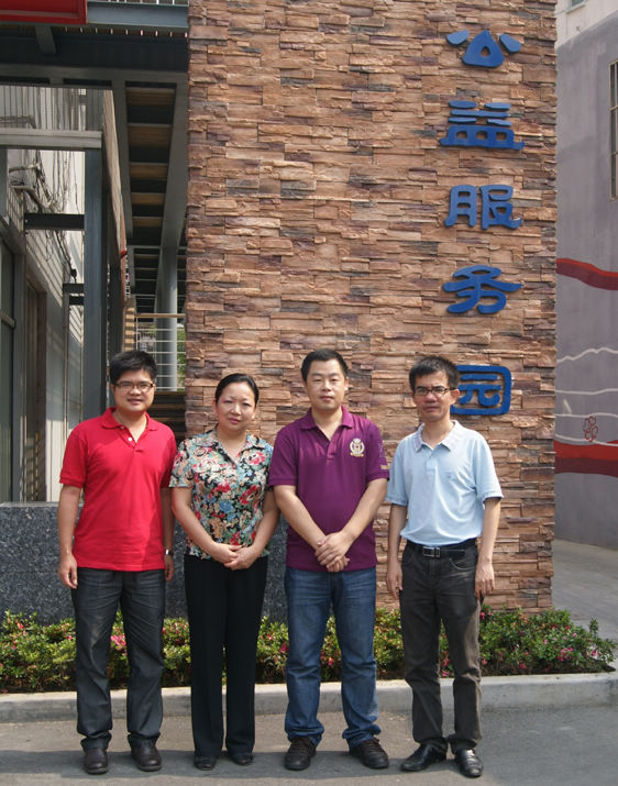 王枬书记与NPI项目部总监阎军楠（右二）合影