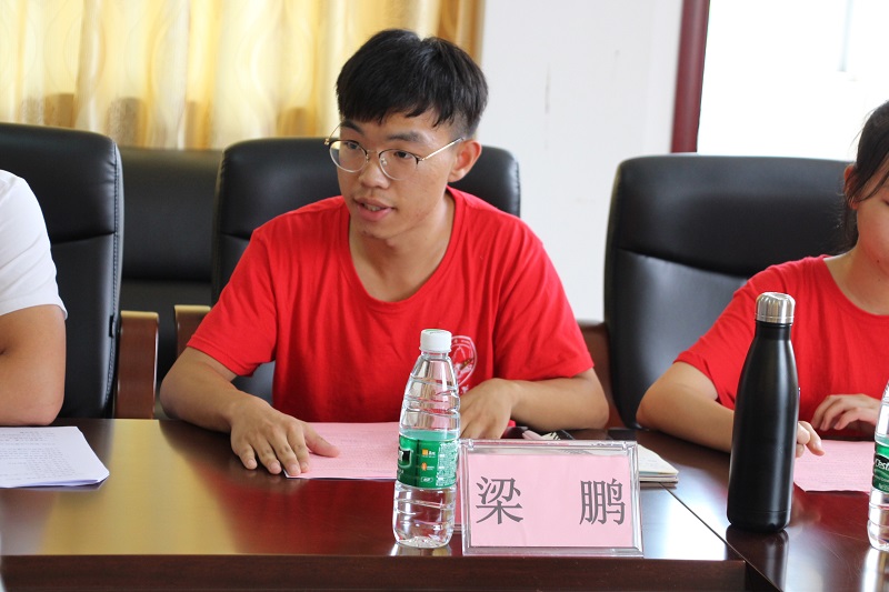 3.挂职队同学代表发言2.JPG