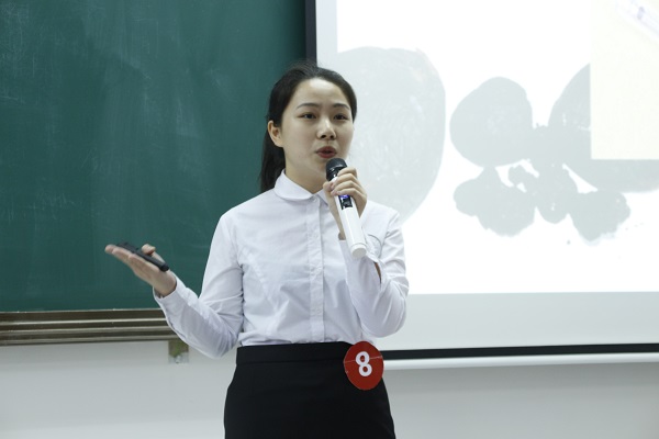 选手在进行精彩演讲.JPG