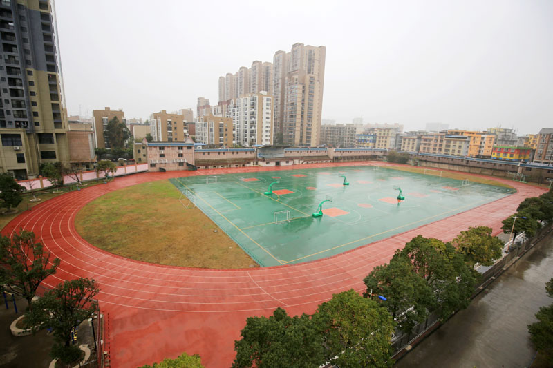 附属中学标准化运动场 - 副本.JPG