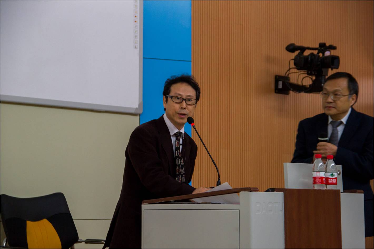 胜野真言教授讲学