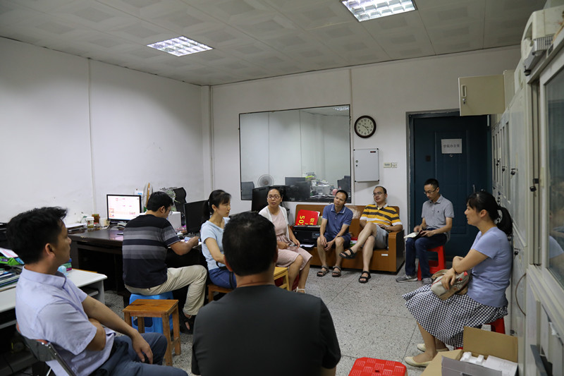 第一党支部组织生活会.jpg